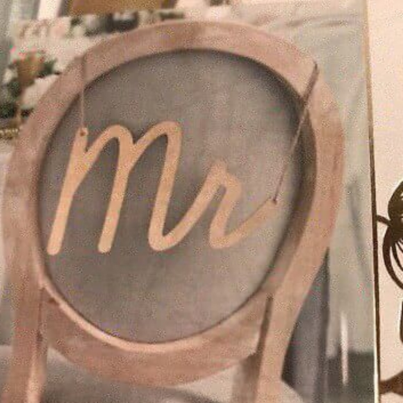 Davidtutera WEDDING RECEPTION “Mr. “ Chair sign hold tone cursive - Picture 7 of 9